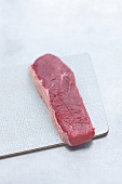 Genussrezepte für zwei, ein Stück Rindfleisch, roh