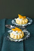 Saffron meringues filled with cream cheese and orange fillets
