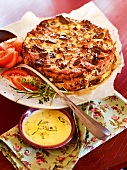 Gartenküche, Auberginenkuchen mit Tomatensalat