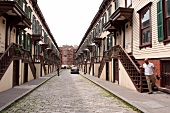 New York: Alte Straße in Queens nahe des Mansion Haus