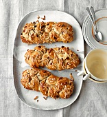 Brot, Osterzöpfe mit Marzipan