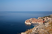 Kroatien: Dalmatien, Adria, Dubrovnik, Luftaufnahme, Wanderer