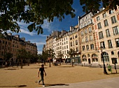 Paris: Ile de la Cité, Place Dauphin 