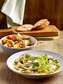 Pilze, Steinpilz-Carpaccio und Pilzsalat mit Paprika