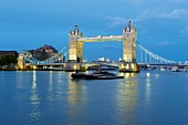 London, Southwark, Tower Bridge, Themse, abends, Lichter