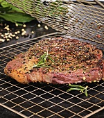 BBQ Basics, Pfeffersteaks mit Kräutern