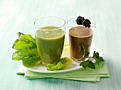 Blackberry and mint smoothies for detoxing in glasses