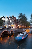 Amsterdam, Keizersgracht Ecke Leidsegracht, Brücke, blaue Stunde