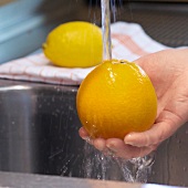 Kochkurs, Zitronen heiss waschen, Step 1