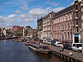 Amsterdam, am Nieuwmarkt, Gracht, Grachtenhäuser, Fähren
