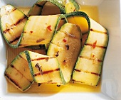 Italienisch kochen, Gegrillte Zucchinischeiben in Olivenöl