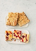 Blechkuchen, Beeren-Cheesecake und Apfel-Streusel-Kuchen