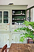 Kitchen cabinet with porcelain in Gustavian style at Gutshaus Boldevitz, Germany