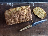 Brot, Kürbis-Ingwer-Brot, rustikal, Brotmesser