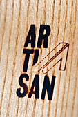 Logo, Brandzeichen, auf den Skiern, Detail, feine Maserung