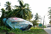 Sri Lanka, Hikkaduwa, Dodanduwa, Boot, Spuren des Tsunamis