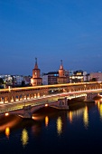 Night view of Oberbaum bridge on river Spree, Friedrichshain, Kreuzberg, Berlin, Germany