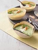 Spinach soup with prawns