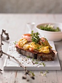 Bread with comte scrambled eggs, black forest ham and watercress