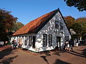 Niedersachsen, Spiekeroog, Boutique, Buchladen und Gaststätte