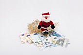 Weihnachtsgeld, Geld, Weihnachtsmann mit Geschenk