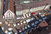 Blick vom Münster auf den Münster- platz, Altstadt