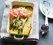Gratinated green asparagus with ham
