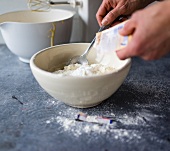 Kuchen - Wunderteig, Step 4 : Mehl und Backpulver mischen