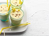 Mango smoothies with nuts