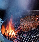 Rib-Eye-Steak auf dem Grill 