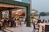 Thailand: Restaurant, Terrasse des "Sala Rim Naam" im Mandarin Oriental