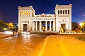 Deutschland, München, Abends am Königsplatz