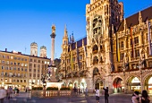 Deutschland, München, Marienplatz mit dem Rathaus