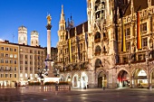 Deutschland, München, Marienplatz mit dem Rathaus