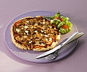 Scone-Pizza mit Zwiebeln und Feta