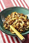 Elbow macaroni with lentils