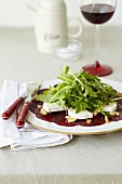 Beetroot salad with goat's cheese and rocket