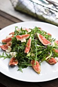 Rocket salad with figs