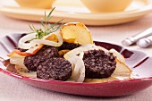 Black pudding with apples and onions