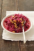 Red cabbage with walnuts