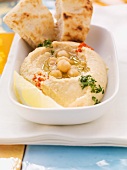 Hummus mit Kichererbsen und Fladenbrot