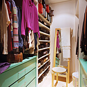 Walk-in wardrobe with integrated shoe rack and clothes rails