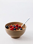 Cornflakes with raspberries and blueberries