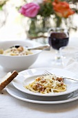Spaghetti all carbonara (pasta with egg and bacon, Italy)