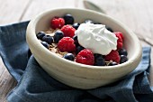 Oats with berries and yogurt