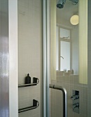 Duschkabine mit Glastüren