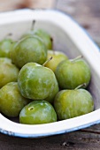 A bowl of greengages