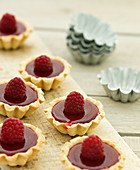 Shortcrust tartlets with a raspberry filling