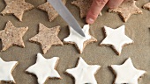 Cinnamon stars being made (US-English Voice Over)