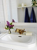 Washbasin with vintage, brass taps